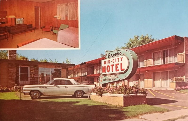 Mid-City Motel - Vintage Postcard (newer photo)